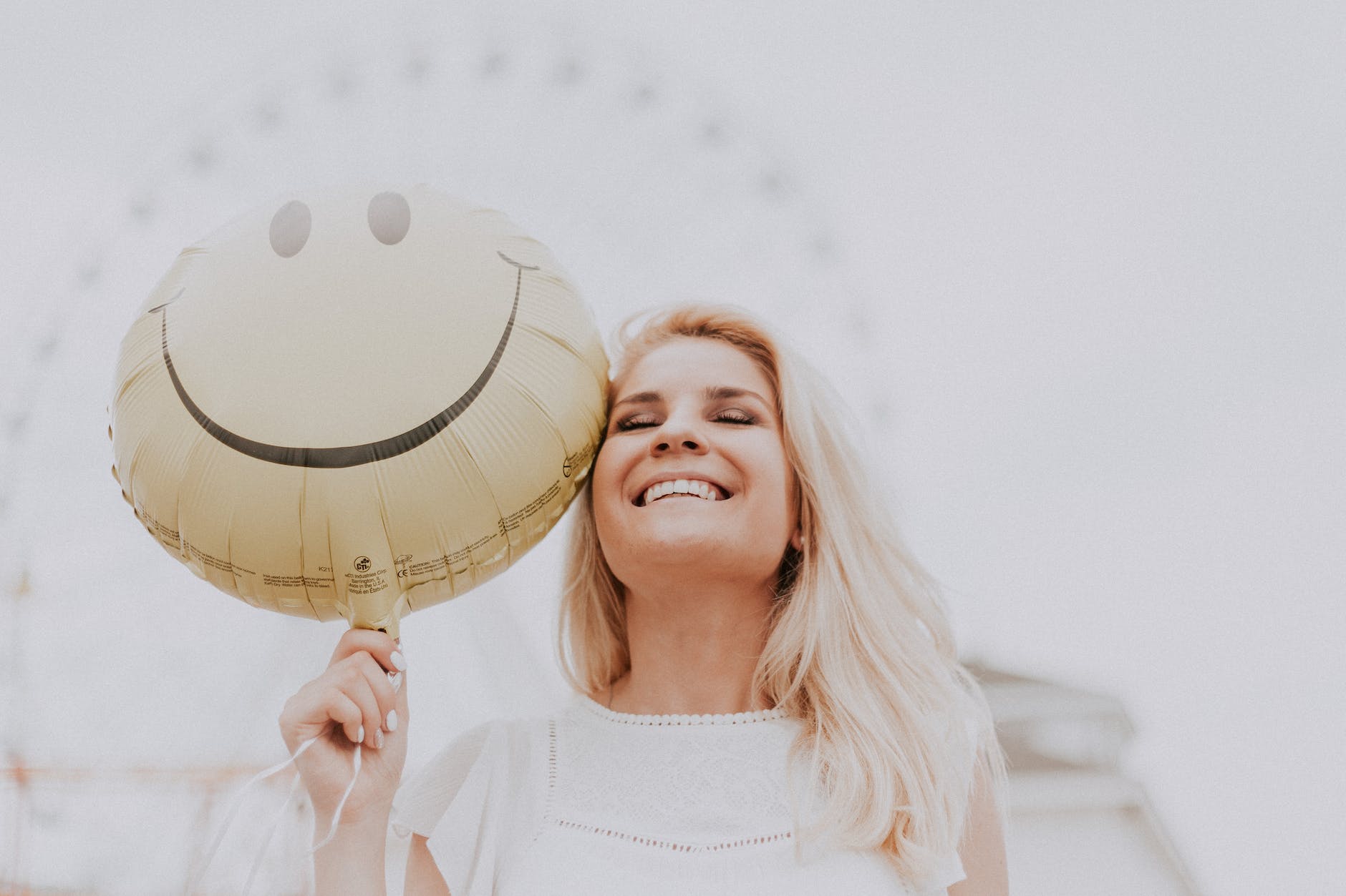 How To Become Positive: Guide To Help You Be Optimistic To Lead A Happier Life In 5 Steps